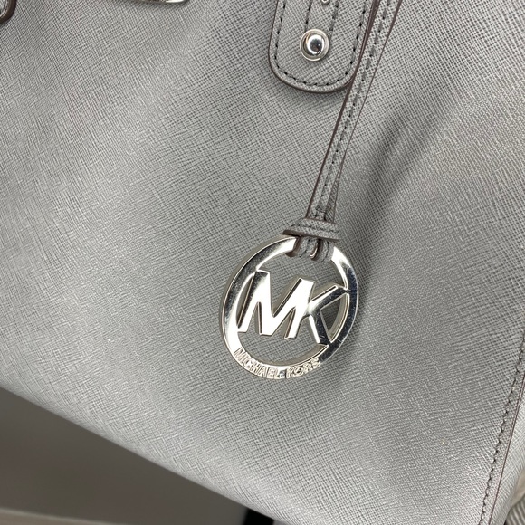 Grey Michael Kors bag - Picture 3 of 6